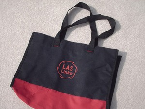 Linda at alottastitches shares how she is salvaging a tote bag