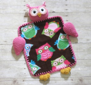 Sarah over at Repeat Crafter Me shares how to make this lovely owl blanket
